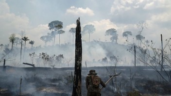 Dym zahalil časť Ázie, kritici obviňujú Indonéziu