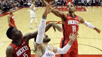 NBA: Rockets zdolali Thunder o štyri body, Paul sa dočkal ovácií
