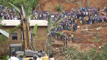 Pri zosuvoch pôdy v Kamerune zahynuli desiatky ľudí