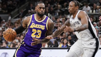 NBA: Séria Lakers pokračuje aj vďaka triple double LeBrona