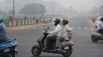 Toxický smog v ovzduší v Indii donútil turistov uchýliť sa v horách
