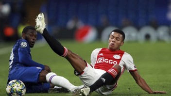Ajax bude do konca roka bez Neresa, musia mu operovať koleno