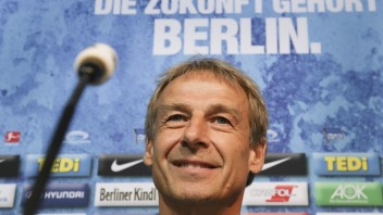 Pekarík i Duda majú nového trénera, Čoviča nahradil Klinsmann