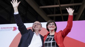 Výmena stráží v Nemecku, nové vedenie majú SPD aj ADF