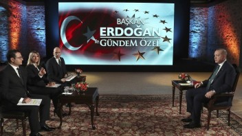 Erdogan sa bráni pred sankciami, USA hrozí zavretím základne
