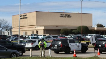 V texaskom kostole sa strieľalo, o život prišiel aj útočník