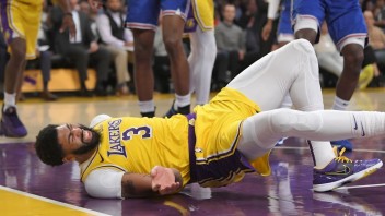 NBA: Lakers zdolali New York, no prišli o Davisa