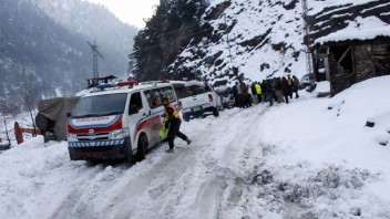 Záchranné práce pokračujú, lavíny v Kašmíre majú už 160 obetí