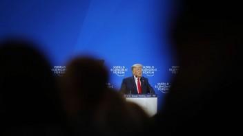 Trump v Davose chválil kroky svojej vlády, vypočula si ho aj Greta