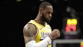 NBA: LeBronov výkon zabezpečil Lakers výhru na palubovke Nets
