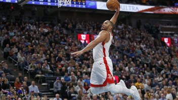 NBA: Rockets vyhrali aj bez ťahúňov, v Utahu ich zastúpil Gordon