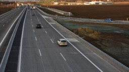 Rušenie diaľničných známok nemá vplyv na výstavbu diaľnic, tvrdí SNS
