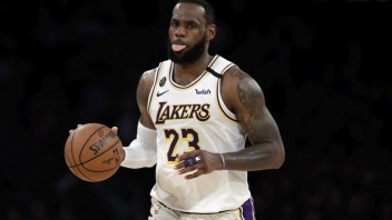 NBA: Lakers tesne zdolali Boston, LeBron prispel 29 bodmi