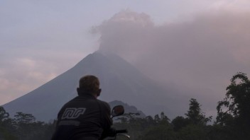 Sopka sa opäť prebudila, pred desiatimi rokmi usmrtila stovky ľudí
