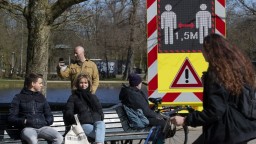 V Holandsku majú stovky mŕtvych, veria v kolektívnu imunitu