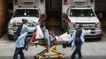 New York bojuje s vírusom, obetí je už viac ako pri 11. septembri