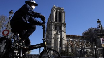 V Notre-Dame pripravujú obrady, zúčastní sa iba sedem ľudí