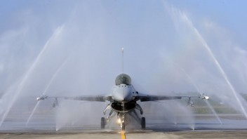 Nákup stíhačiek F-16 by sa mal dokončiť. SR by prišla o miliardu