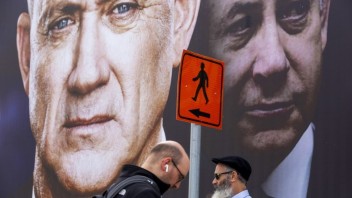 Netanjahu a Ganc sa dohodli. V Izraeli vytvoria núdzovú vládu
