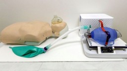 Slovenskí vedci vyrábajú pľúcny ventilátor, sám sa sterilizuje