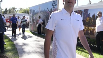 Sainz nahradí vo Ferrari Vettela, McLaren posilní Ricciardo