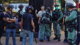 V Hongkongu zatkli desiatky ľudí, nesúhlasia s novým zákonom