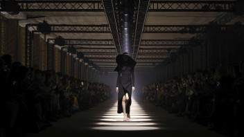 Parížsky týždeň módy sa odohral online, pridá sa Miláno i Londýn