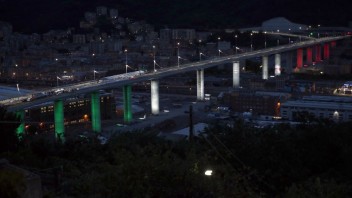 Most v Janove sprístupnili verejnosti, prešli po ňom prvé autá