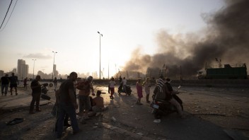 Plné nemocnice, peklo. Libanon hľadá vinníkov a napravuje škody