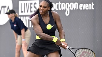 Williamsová končí na turnaji WTA, prehrala s Rogersovou