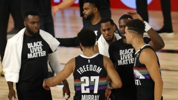 NBA: Denver odvrátil vypadnutie, Clippers sú krok od postupu