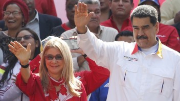 Maduro omilostil 100 opozičníkov, je medzi nimi i asistent Guaidóa