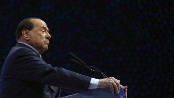 Bývalý taliansky premiér a magnát Berlusconi mal pozitívny test