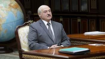 Lukašenko robí poriadok, odvolal aj šéfa bieloruskej KGB