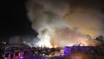 Bejrút opäť ovládol chaos a panika, prístav zachvátili plamene