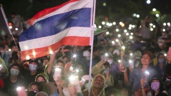 V Thajsku vyšli davy do ulíc, žiadajú rezignáciu premiéra