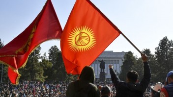 Protestujúci sa dočkali, prezident Kirgizska sa rozhodol odísť