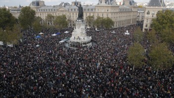 Vo Francúzsku pochodovali na počesť zavraždeného učiteľa