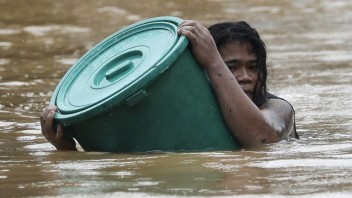 Do Vietnamu mieri tajfún, úrady evakuovali pol milióna ľudí