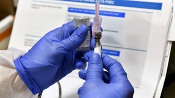 Nová vakcína proti vírusu má takmer 95-percentnú účinnosť