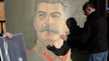 Stalin prišiel o čestné občianstvo. Bratislava ho udelila pápežovi