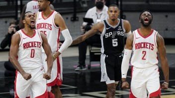 NBA: Houston zdolal San Antonio, Warriors Curryho body nestačili