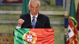 Portugalský prezident zostáva vo funkcii, mandát obhájil v prvom kole