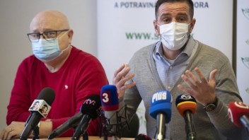 Slovenskí poľnohospodári sa búria: Sme rukojemníkmi ministra