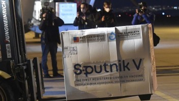 Strany reagujú na Sputnik. Nevhodné, hovorí o vítaní vakcíny Korčok
