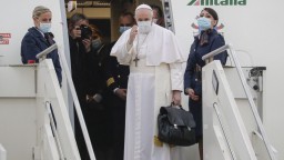 Pápež po roku odcestoval na zahraničnú cestu, prišiel do Iraku