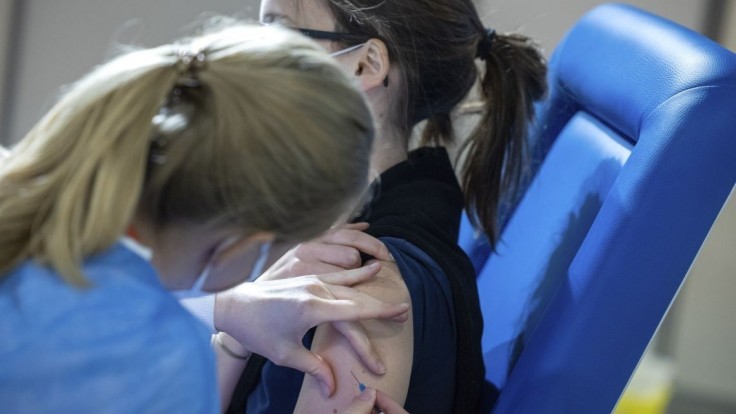 V Rakúsku zomrela po očkovaní zdravotná sestra. Šaržu stiahli