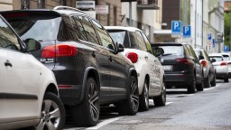 Nákup áut na Slovensku klesol, predajcovia hlásia prepad tržieb