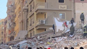 Budova v Egypte sa zrútila, hlásia mŕtvych i desiatky zranených