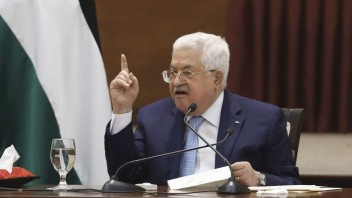 Palestínsky prezident odletel tesne pred voľbami na testy do Nemecka